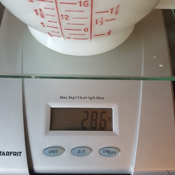 Vtg Tupperwear lot. Measuring Cup. 2 storage container with lids. - Picture 10 of 10